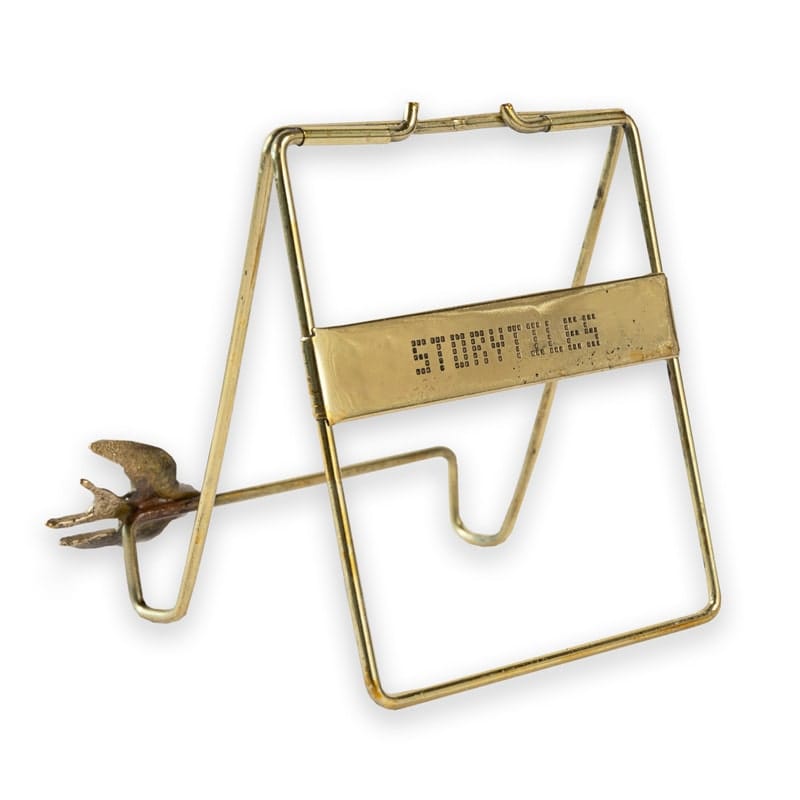 Gouden tegelhouder met vogelvormige steun op wit achtergrond