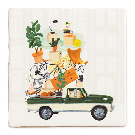 Nieuw huis cadeau met verhuiswagen vol huisraad en meubels