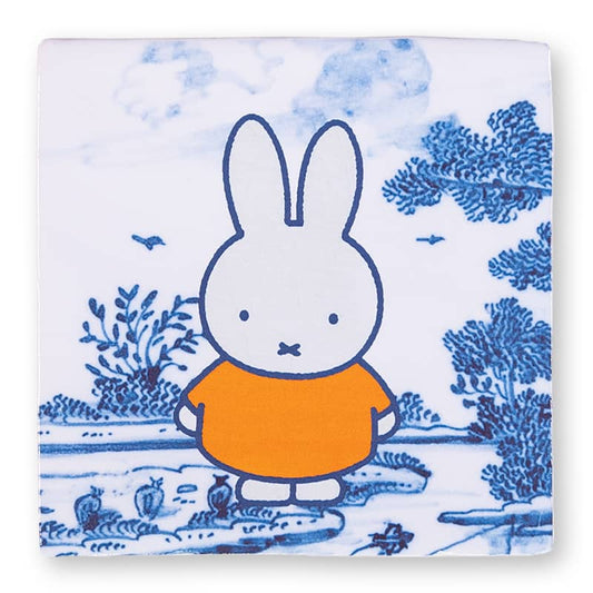 Geboortetegel Nijntje landschap met bomen en blauwe lucht