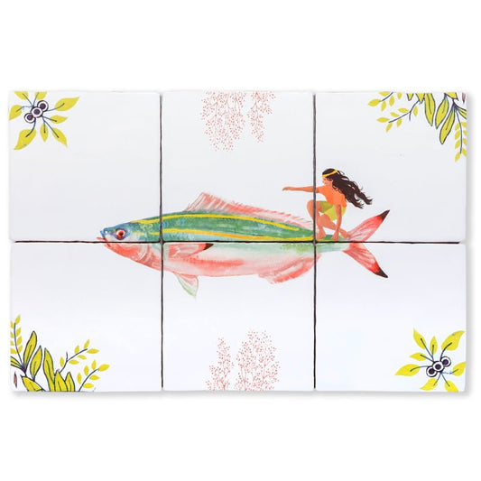 Tegeltjes met vis en meisje, versierd met bloemen