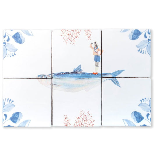 Tegeltjes met vis en persoon, omlijst door bloemen