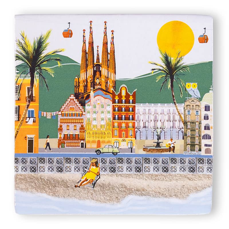 Tegeltje Barcelona met strand, gebouwen en Sagrada Família-achtergrond