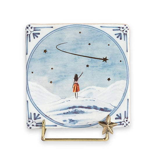 Gouden tegelhouder met sterretje ondersteunt tegel met sterrenontwerp