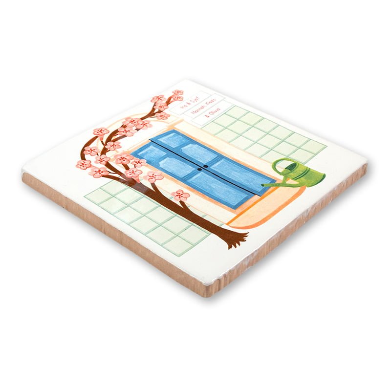 Huisnummer tegeltje met blauwe deur en roze bloesemtak