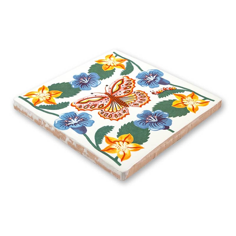 Tegeltje vlinder kleurrijke bloemen versiering plat gepresenteerd vlakke achtergrond