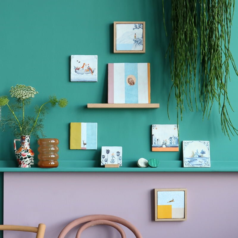 Geslaagd cadeau tegeltje kleurrijke illustraties wanddisplay tegen groene achtergrond