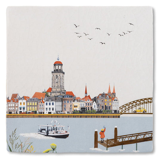 Tegeltje Deventer met skyline, rivier en brug in beeld